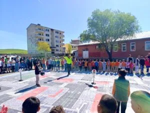 Kars’ın Akyaka ilçesinde öğrencilere “Bir Kural Bir Ömür” Projesiyle güvenli gelecek inşa ediliyor – Birlik Haber Ajansı