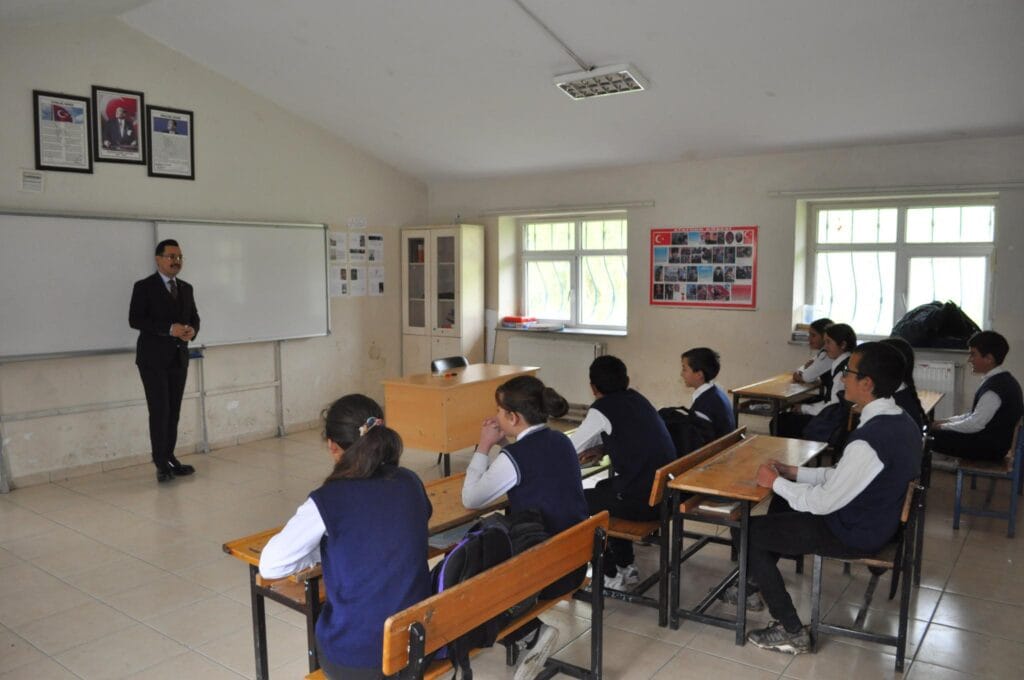 Akyaka Kaymakamı İsmail Demirtaş, Boyuntaş Köyünde öğrencilerle buluştu – Birlik Haber Ajansı