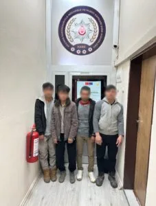 Kars’ta yakalanan göçmenler, Geri Gönderme Merkezine teslim edildi – Birlik Haber Ajansı