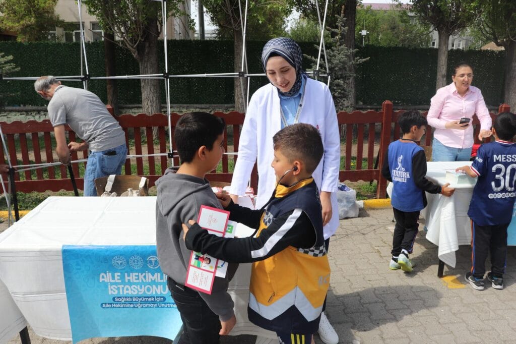 Kars’ta “Sağlıklı Çocuk Sağlıklı Gelecek” programı Atatürk İlkokulu’nda hayata geçirildi – Birlik Haber Ajansı