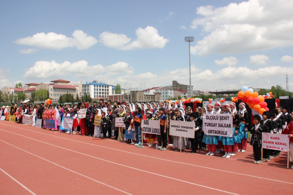 Kars’ta “Anadolu’nun Ritmi” Halk Oyunları Şenliği Coşkusu – Birlik Haber Ajansı