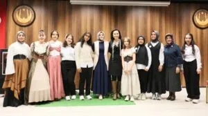 Bursa’da Anadolu Mektebi Ortaokul grubundan Tolstoy Paneli – Birlik Haber Ajansı