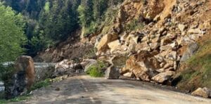 Giresun’da heyelan ulaşımı durdurdu – Birlik Haber Ajansı