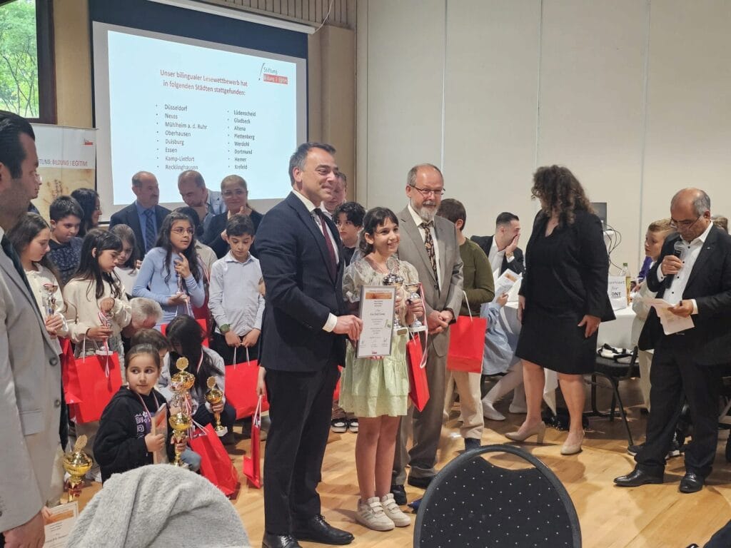 Kuzey Ren-Vestfalya’da İki Dilli Okuma Festivali görkemli bir gala gecesiyle taçlandı – Birlik Haber Ajansı