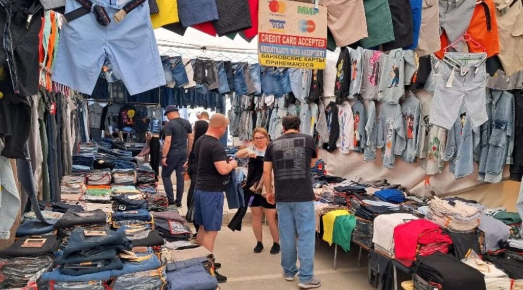 Antalya’da turistler pazarcı esnafının yüzü gülüyor – Birlik Haber Ajansı