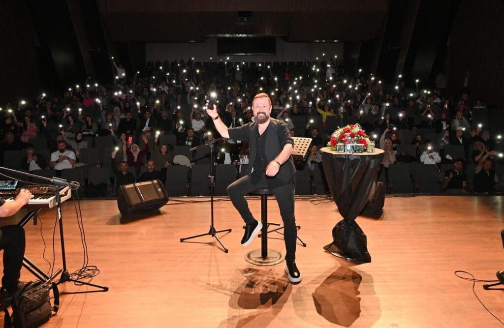 Talha Bora Öge ve orkestrası ile şiir ve türkü şöleni yaşandı – Birlik Haber Ajansı