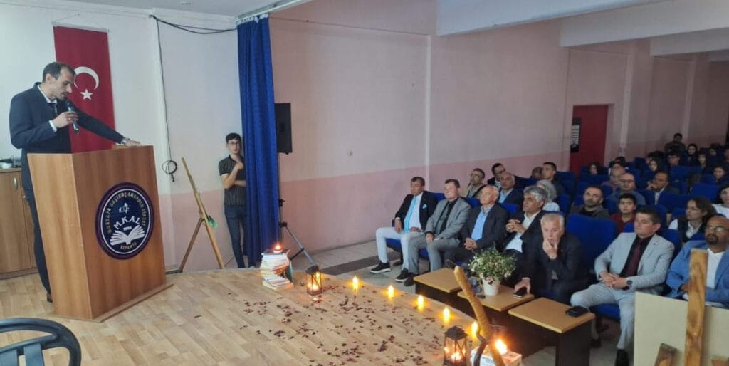 Mustafa Kaçıkoç Anadolu Lisesi’nde şiir ve türkü dinletisi – Birlik Haber Ajansı