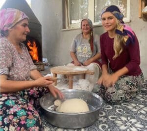 İsveçli Nicole Alanya’ya yerleşti, köy hayatıyla fenomen oldu! – Birlik Haber Ajansı