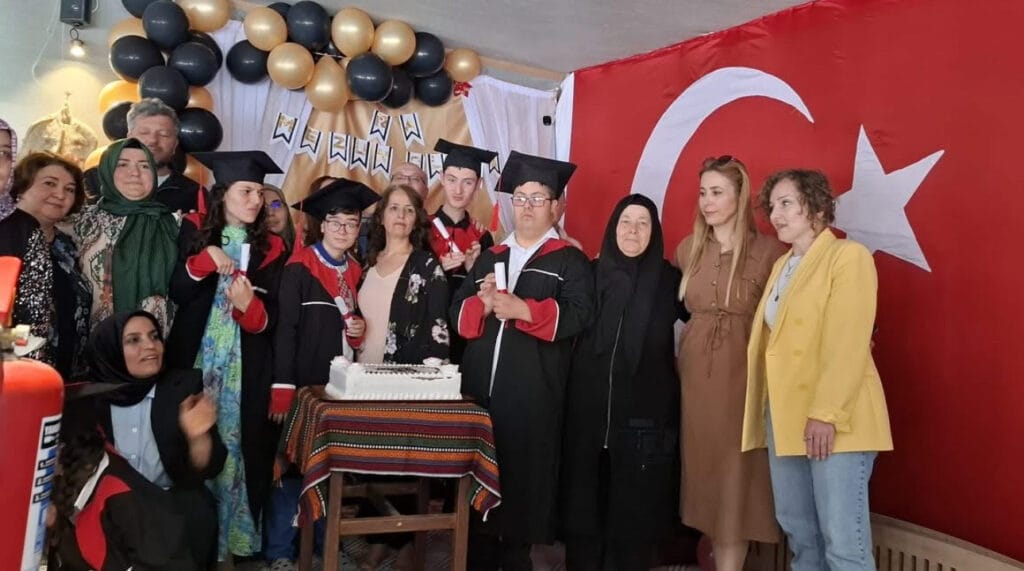 Isparta’da özel çocukların mezuniyet sevinci – Birlik Haber Ajansı