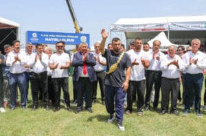 Pehlivan Yusuf Can Zeybek Kınık Er Meydanı’nda coşkuyla karşılandı – Birlik Haber Ajansı