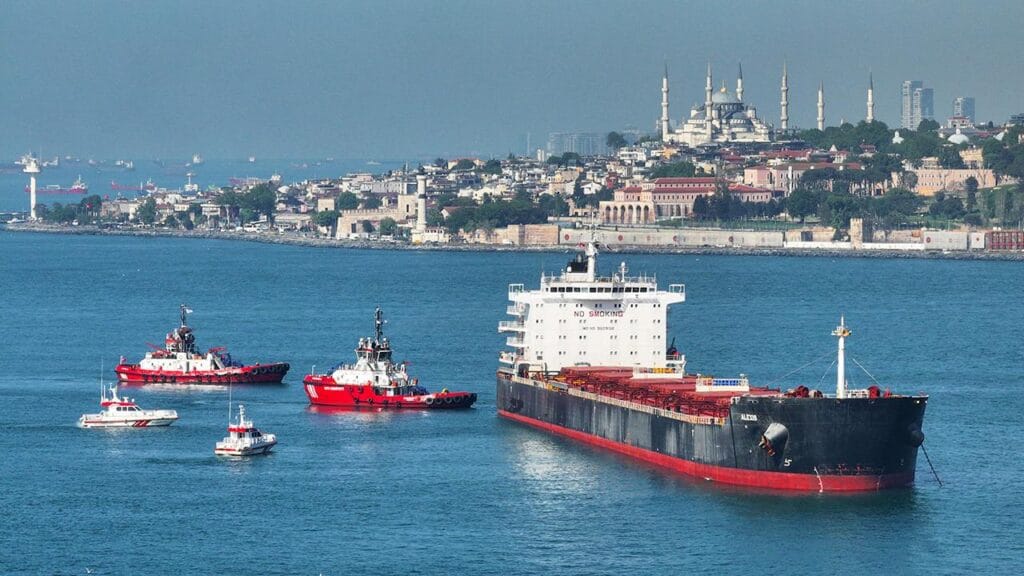 İstanbul Boğazı’nda gemi trafiği çift yönlü askıya alındı – Birlik Haber Ajansı