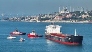 İstanbul Boğazı’nda gemi trafiği çift yönlü askıya alındı – Birlik Haber Ajansı