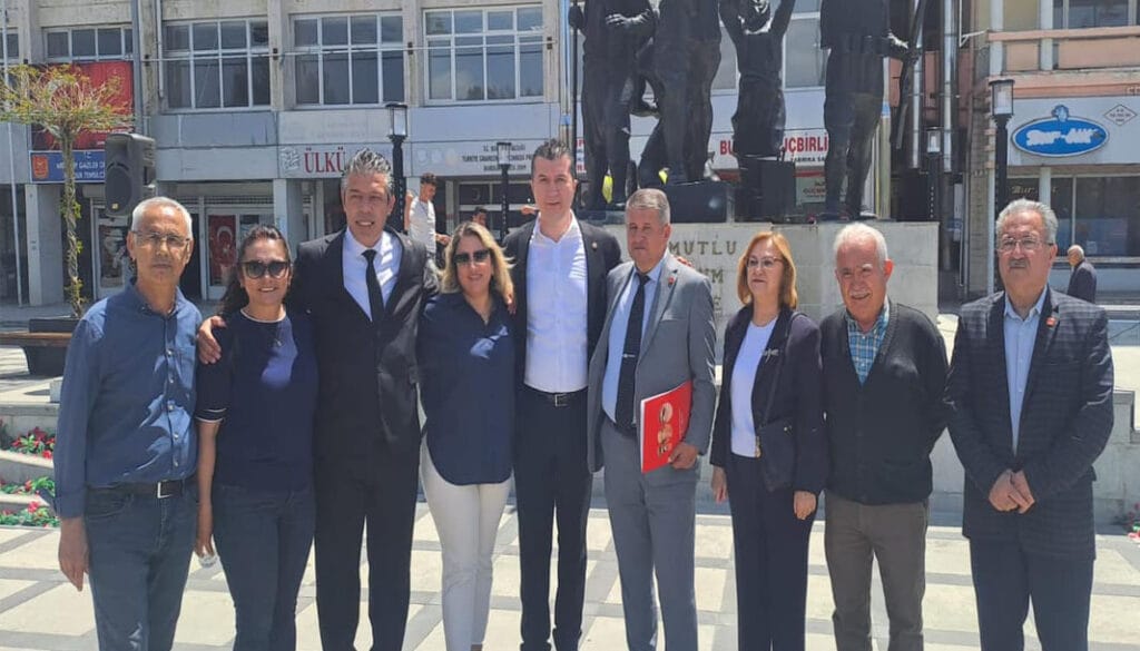 İzzet Akbulut: “Ne hırsızlar ne katiller yolumuzdan alıkoyabilir!” – Birlik Haber Ajansı