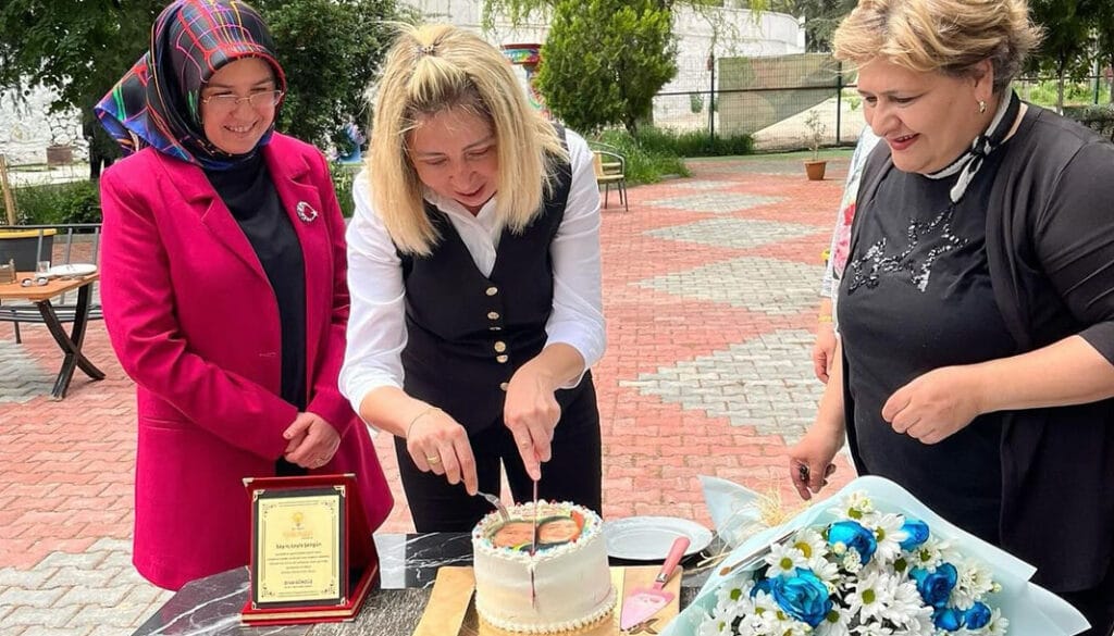 Isparta’da Anneler Günü kapsamında yüreklere dokunan sürpriz – Birlik Haber Ajansı