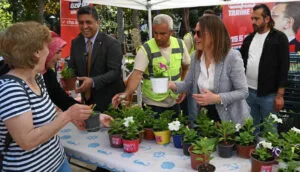 Manisalı annelere binlerce çiçek dağıtıldı – Birlik Haber Ajansı