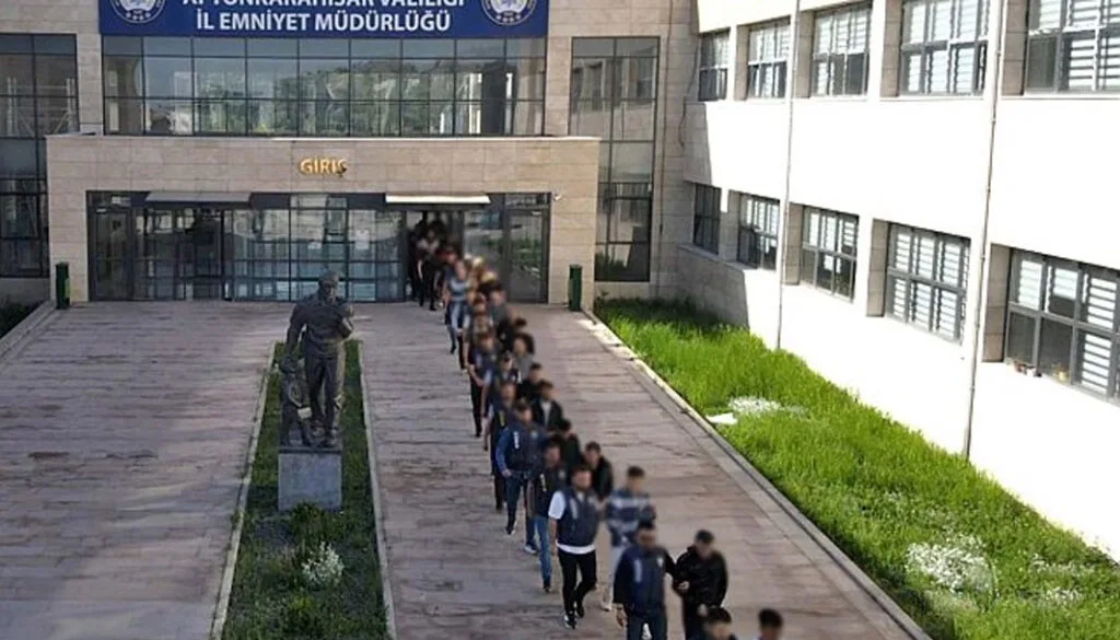 Cumhuriyet tarihinin en büyüğü Afyon merkezli yapıldı! Dolandırıcılık çetesi çökertildi – Birlik Haber Ajansı