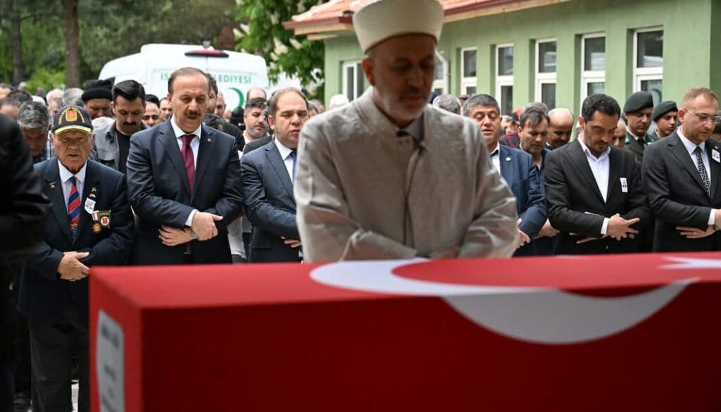 Kıbrıs Gazisi son yolculuğuna uğurlandı – Birlik Haber Ajansı