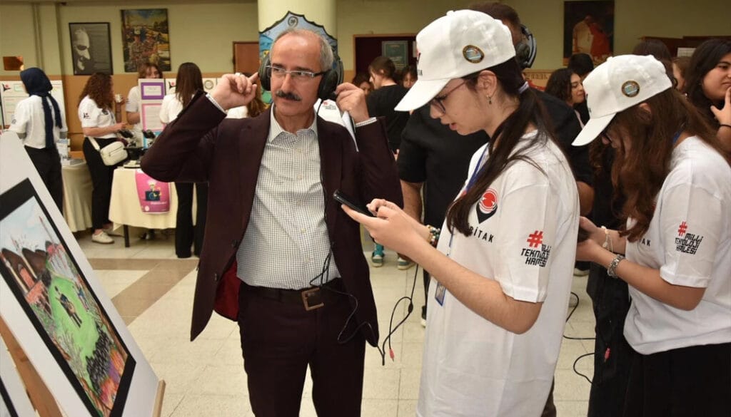 Manisa’da TÜBİTAK 4006 Bilim Fuarı’nda 16 proje sergilendi – Birlik Haber Ajansı