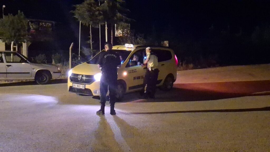 Beypazarı’nda jandarma ekiplerinden gece denetimi – Birlik Haber Ajansı