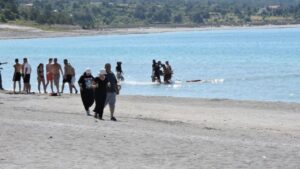 Salda Gölü’nde can pazarı: 17 yaşındaki genç kız ölümden döndü – Birlik Haber Ajansı