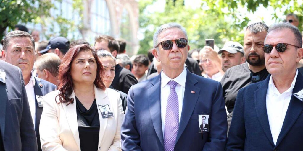 Mansur Yavaş, Ferdi Zeyrek’in cenaze törenine katıldı: “Halkın evladını uğurladık” – Birlik Haber Ajansı