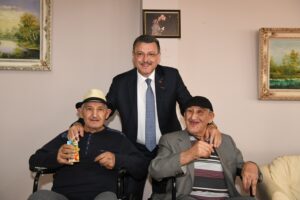 Başkan Genç’ten huzurevi sakinlerine bayram ziyareti – Birlik Haber Ajansı