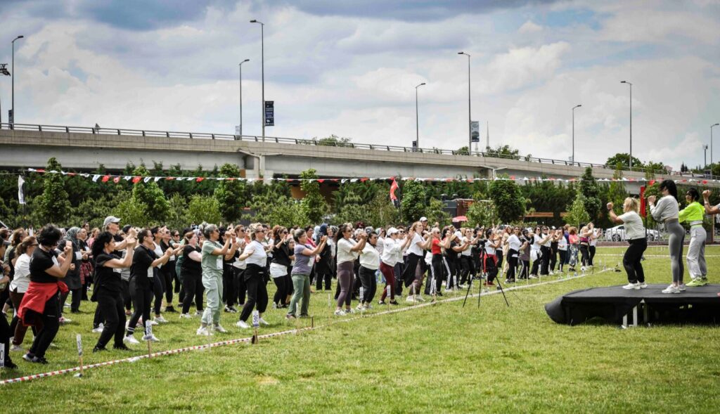 ABB’den rekor denemesi: Başkentli kadınlar Guinness için aerobikte buluştu – Birlik Haber Ajansı