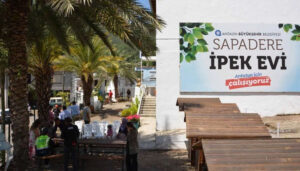 Antalya’da ipek böceği beslenme tablası – Birlik Haber Ajansı