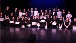 Bursa Devlet Tiyatrosu’nun kursiyerleri sahnede mezun oldu – Birlik Haber Ajansı