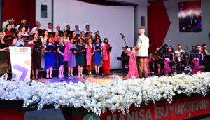 Manisa’da “Türkü Gibi Şarkılar” ayakta alkışlandı – Birlik Haber Ajansı