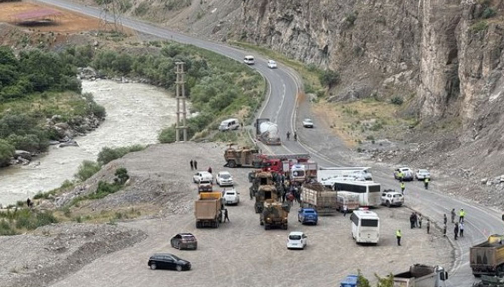 Hakkari Çukurca yolunda midibüs devrildi: 12 asker hafif yaralandı – Birlik Haber Ajansı