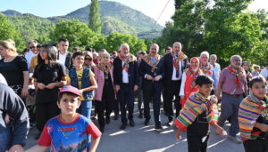 Isparta’da 400 yıllık kurban indirme geleneği sürdürülüyor – Birlik Haber Ajansı