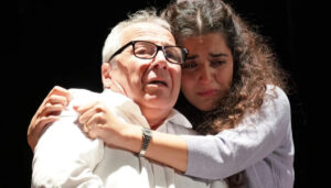 Ayvalık Belediye Tiyatrosu’na üç dalda ödül – Birlik Haber Ajansı