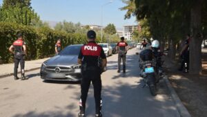 İzmir’de Suçluya Geçit Yok: 26 Yıl Hapis Cezalı İstismar Zanlısı Yakalandı! – Birlik Haber Ajansı