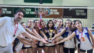 Büyükşehir Belediyesi Voleybol Takımlarından çifte başarı – Birlik Haber Ajansı