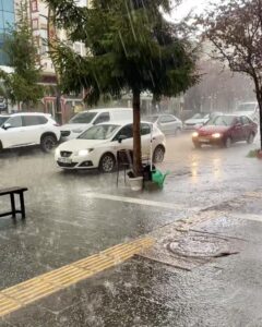 Kars’ta aniden bastıran sağanak hayatı olumsuz etkiledi – Birlik Haber Ajansı