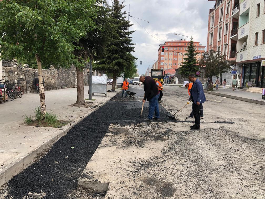 Kars Belediyesi bozulan yolların yapımına hız verdi – Birlik Haber Ajansı