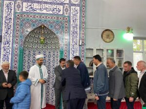 Kaymakam Muhammed Burak Akköz, Arpaçay halkıyla bayram namazında buluştu – Birlik Haber Ajansı