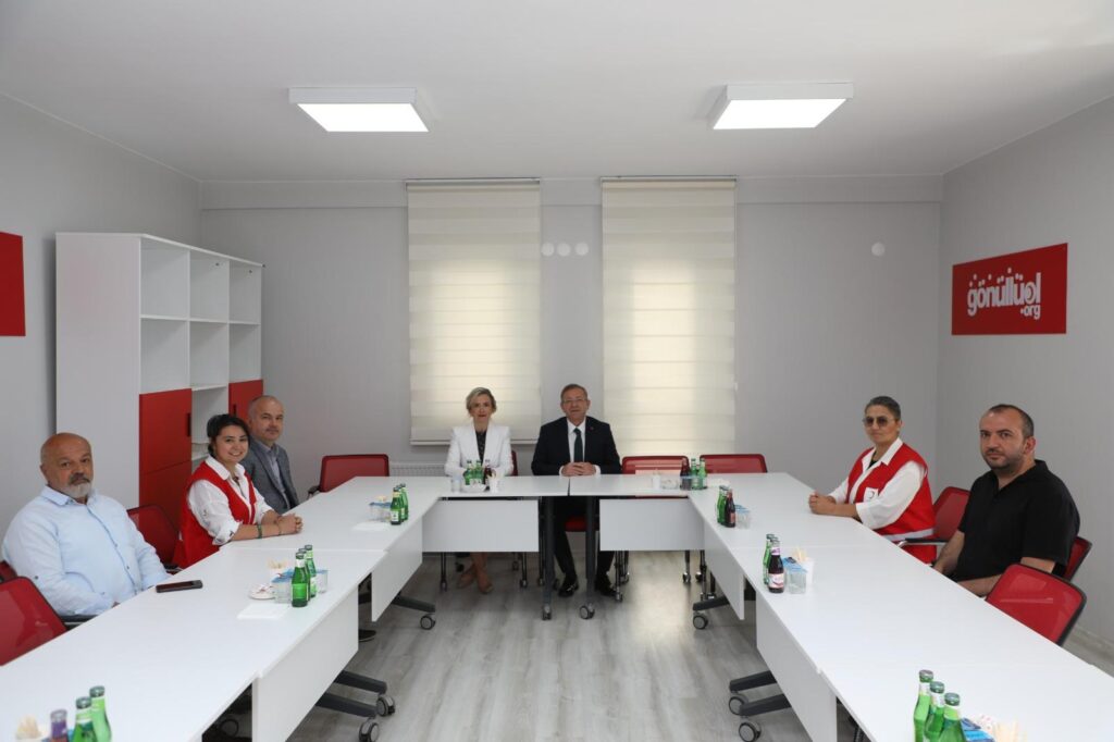 Vali Ziya Polat’tan Kızılay Kars Şubesi’ne Kuruluş yıldönümü ziyareti – Birlik Haber Ajansı