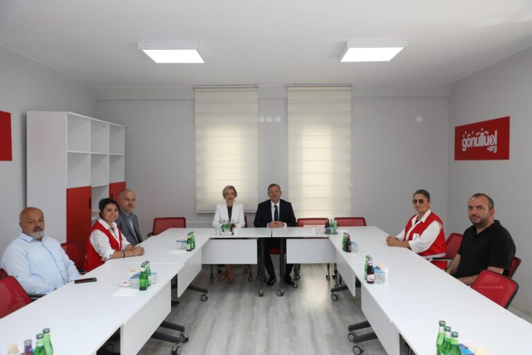 Vali Ziya Polat’tan Kızılay Kars Şubesi’ne Kuruluş yıldönümü ziyareti – Birlik Haber Ajansı