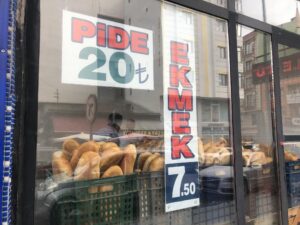 Kars’ta ekmek fiyatlarında rekabet vatandaşın yüzünü güldürdü – Birlik Haber Ajansı