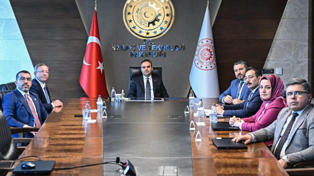 Vali Ziya Polat ve AK Parti Kars Milletvekili Adem Çalkın, Sanayi ve Teknoloji Bakanı Mehmet Fatih Kacır’ı ziyaret etti – Birlik Haber Ajansı