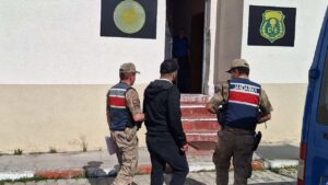 Kars’ta kendini kamu görevlisi ve banka çalışanı diye tanıtan dolandırıcı yakalandı – Birlik Haber Ajansı