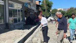 Kağızman'da meydanın çevresi yenileniyor