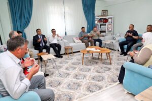 Kars Valisi Ziya Polat’tan şehit babasına ‘Babalar Günü’ ziyareti – Birlik Haber Ajansı