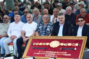 Veysel Tipioğlu, Sekapark Er Meydanı’nda pehlivanlarla buluştu – Birlik Haber Ajansı