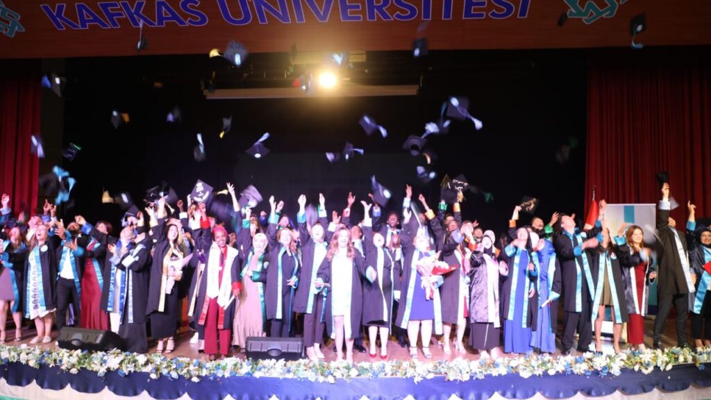 Kars Kafkas Üniversitesi 2024-2025 akademik yılı mezuniyet töreni coşkuyla gerçekleşti – Birlik Haber Ajansı