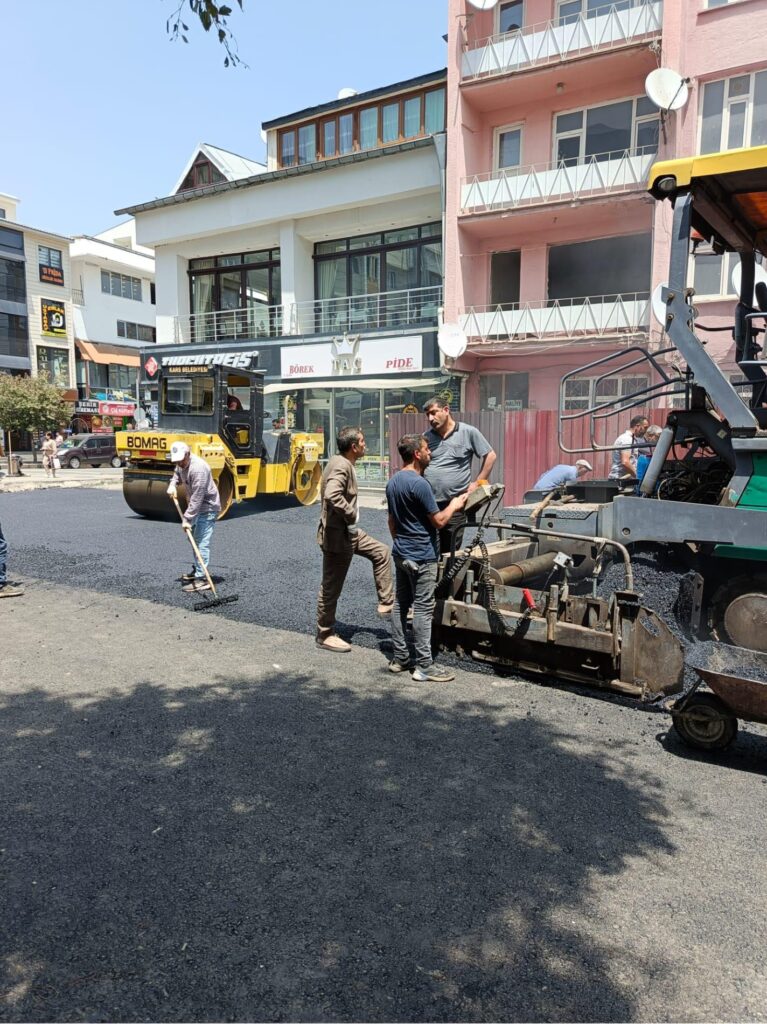 Belediye ekipleri gece gündüz sahada: Kars’ta hummalı yol çalışması başladı – Birlik Haber Ajansı