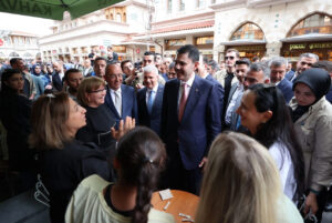 Bakan Kurum Konya Türbeönü’nde kucaklaştı – Birlik Haber Ajansı