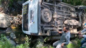 Hakkari Şemdinli’de yolcu minibüsü uçuruma yuvarlandı: 10 yaralı – Birlik Haber Ajansı